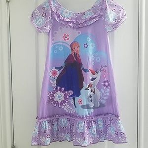 Girl's size 5/6 Frozen Nightgown Anna Olaf